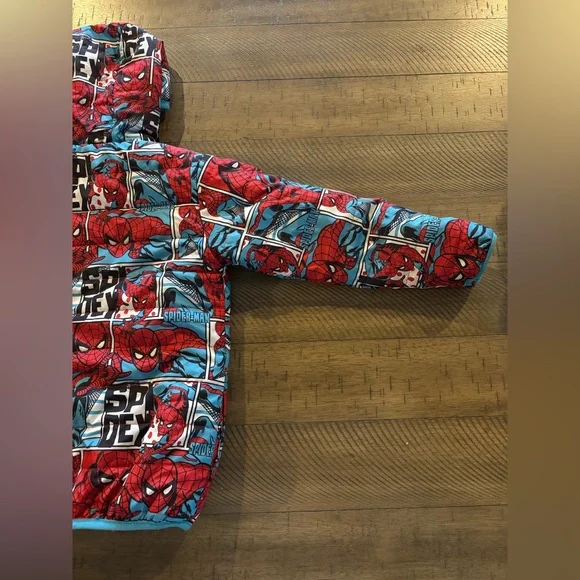 Boys Spider-Man puffer jacket! - Picture 3 of 7